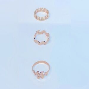 Elegant Gold Leaf Motif Ring